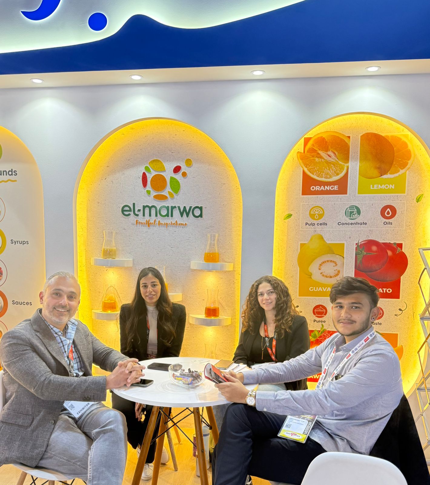 Aniket providing hands-on export-import business mentorship to a student at practical field visit in international trade show